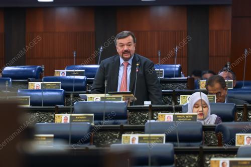 DATUK SERI AMIR HAMZAH AZIZAN