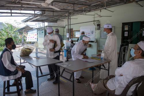 PEMATUHAN SOP PKPP OLEH JEMAAH SOLAT JUMAAT