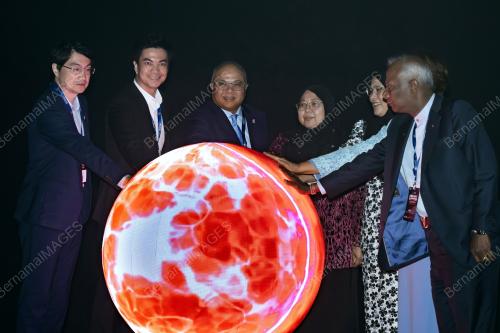 DATUK DR FUZIAH SALLEH