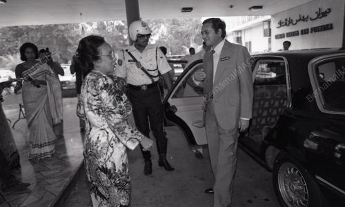 DR. MAHATHIR MOHAMAD