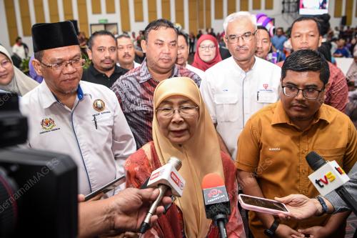 DATUK SERI DR WAN AZIZAH WAN ISMAIL