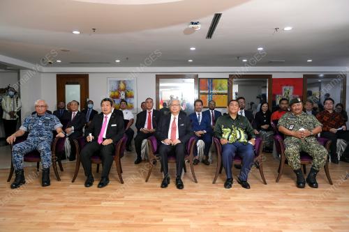 DATUK SERI ISMAIL SABRI YAAKOB