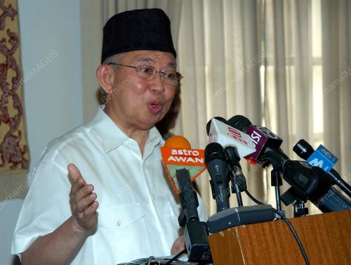 TENGKU RAZALEIGH HAMZAH