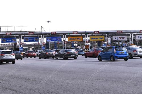 TINJAUAN TRAFIK PLAZA TOL SUNGAI BESI