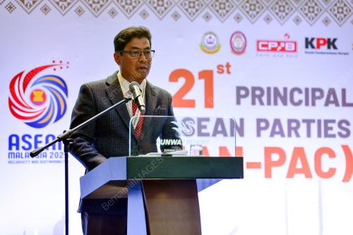 TAN SRI AZAM BAKI