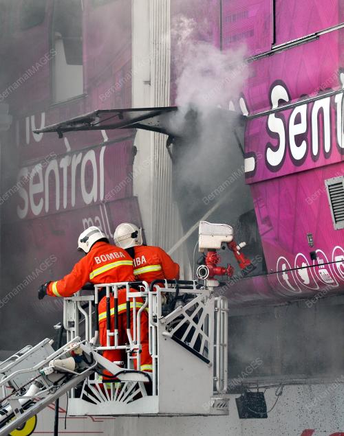 KL20_30032015_MONOREL_TERBAKAR