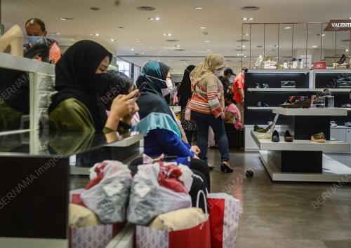 WARGA KOTA MEMBELI BELAH PERSIAPAN HARI RAYA