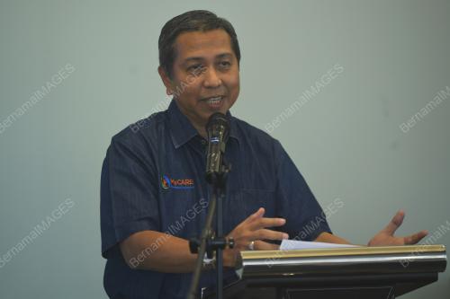DATUK DR ISMAIL MANURI