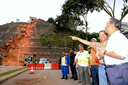 KL20_30122012_TPM_RUNTUH