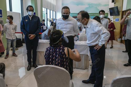 PROGRAM VAKSINASI WARGANEGARA REPUBLIK RAKYAT CHINA