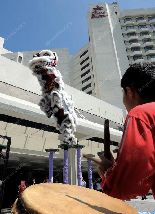 KL21_01022012_TARIAN_SINGA