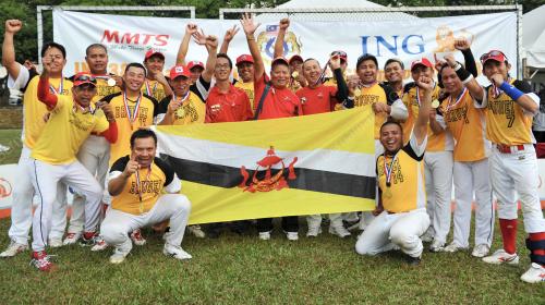 KL21_01072012_SOFTBALL
