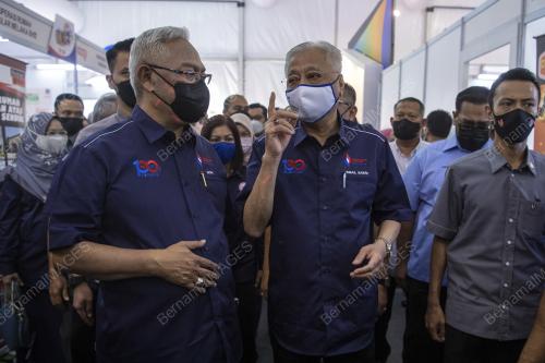 DATUK SERI ISMAIL SABRI YAAKOB