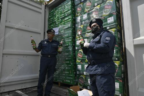 SINDIKET PENYELUDUPAN MINUMAN KERAS