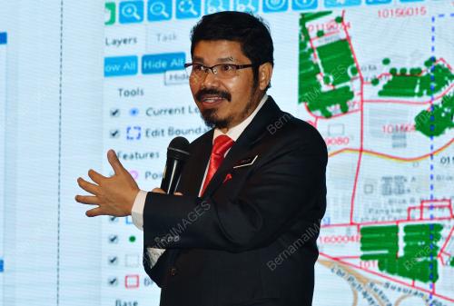 DATUK SERI DR UZIR MAHIDIN