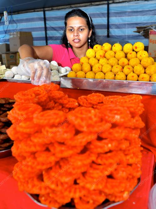 KL21_03112012_DEEPAVALI_KUIH