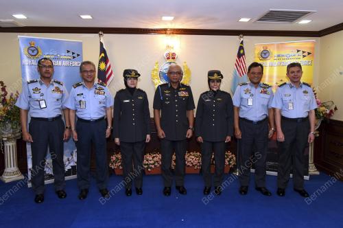 KL21_03112017_TUDM_BN201711020206