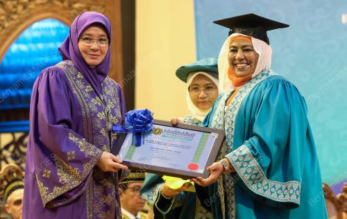 TUNKU HAJAH AZIZAH AMINAH MAIMUNAH ISKANDARIAH