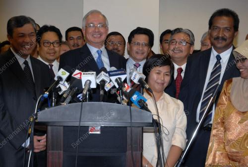 MOHD NAJIB TUN ABDUL RAZAK