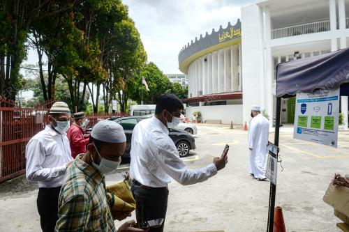 JEMAAH LENGKAP DOS PENGGALAK HADIR SOLAT JUMAAT