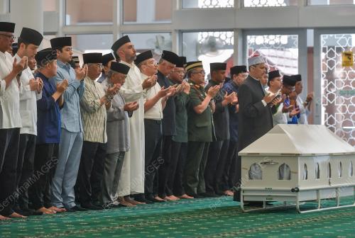 AL-SULTAN ABDULLAH RI'AYATUDDIN AL-MUSTAFA BILLAH SHAH