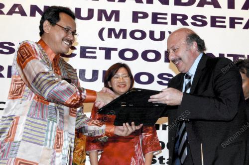 HENG SEAI KIE