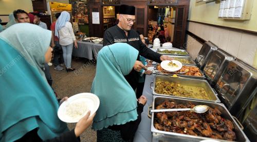 KL21_04062017_BERBUKA