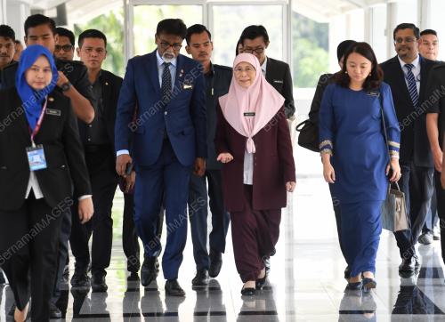 DATUK SERI DR WAN AZIZAH WAN ISMAIL