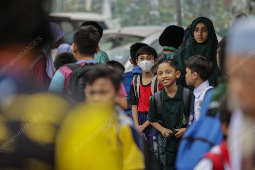 TINJAUAN PEMAKAIAN PELITUP MUKA DI SEKOLAH