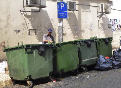 KL21_05052015_SAMPAH_MOTO