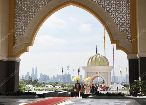 AL-SULTAN ABDULLAH RI'AYATUDDIN AL-MUSTAFA BILLAH SHAH