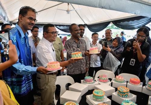 DATUK SERI AMIRUDIN SHARI