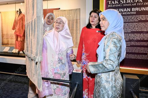 DATUK SERI DR WAN AZIZAH WAN ISMAIL