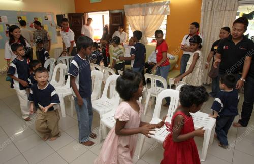 ANAK-ANAK YATIM