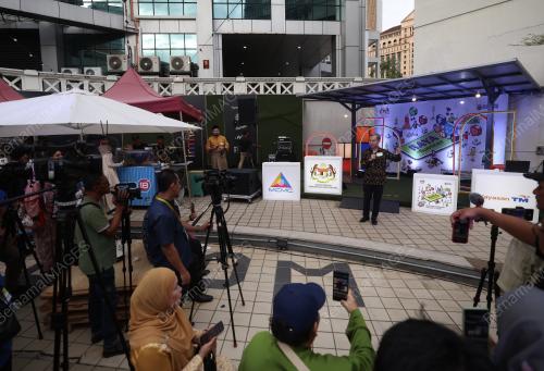 AHMAD FAHMI MOHAMED FADZIL