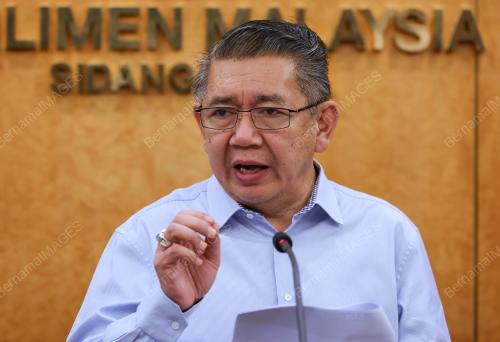 DATUK SERI SALAHUDDIN AYUB