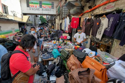 PASAR KARAT TUMPUAN HUJUNG MINGGU WARGA KOTA