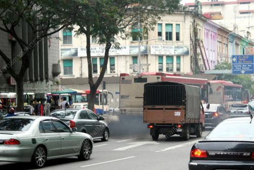 PENCEMARAN JALAN RAYA