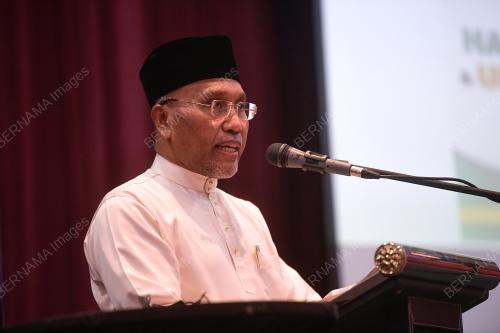 SENATOR DATUK IDRIS AHMAD