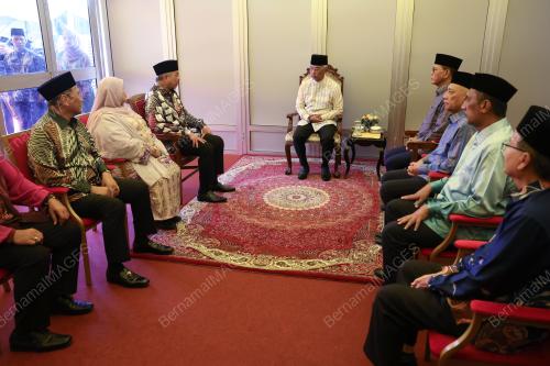AL-SULTAN ABDULLAH RI'AYATUDDIN AL-MUSTAFA BILLAH SHAH
