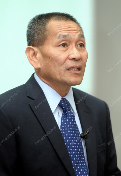 AHMAD JAUHARI YAHAYA