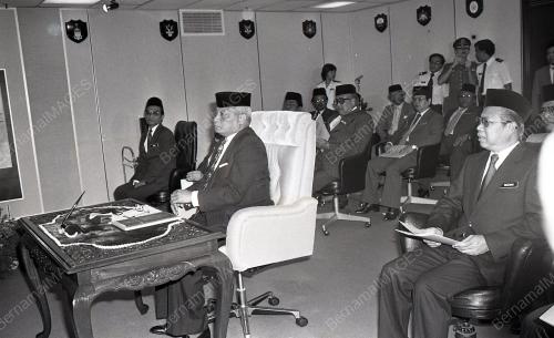 KL21_08012015_AGONG_IMIGRESEN