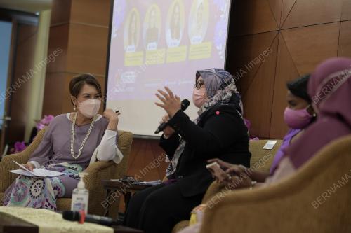 HARI WANITA PERINGKAT PARLIMEN
