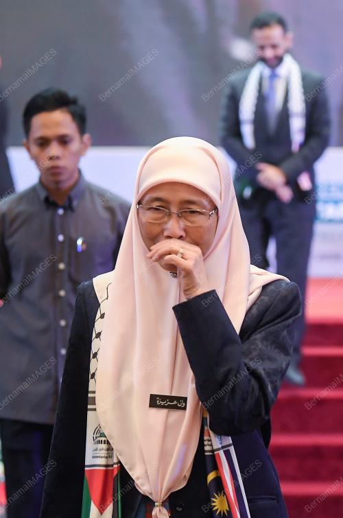 DATUK SERI DR WAN AZIZAH WAN ISMAIL