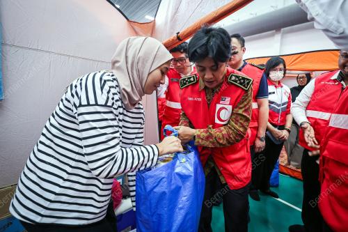 TUNKU PUTERI INTAN SAFINAZ ALMARHUM SULTAN ABDUL HALIM MU'ADZAM