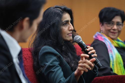 DR. AYESHA KHANNA