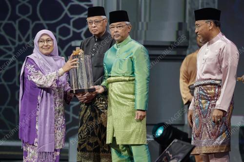 AL-SULTAN ABDULLAH RI'AYATUDDIN AL-MUSTAFA BILLAH SHAH