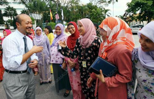MUKHRIZ DR MAHATHIR