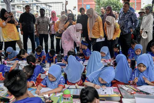DATUK SERI DR WAN AZIZAH WAN ISMAIL