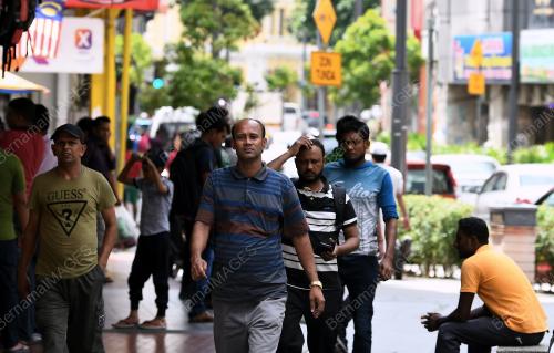 KL21_10112018_WARGA_ASING